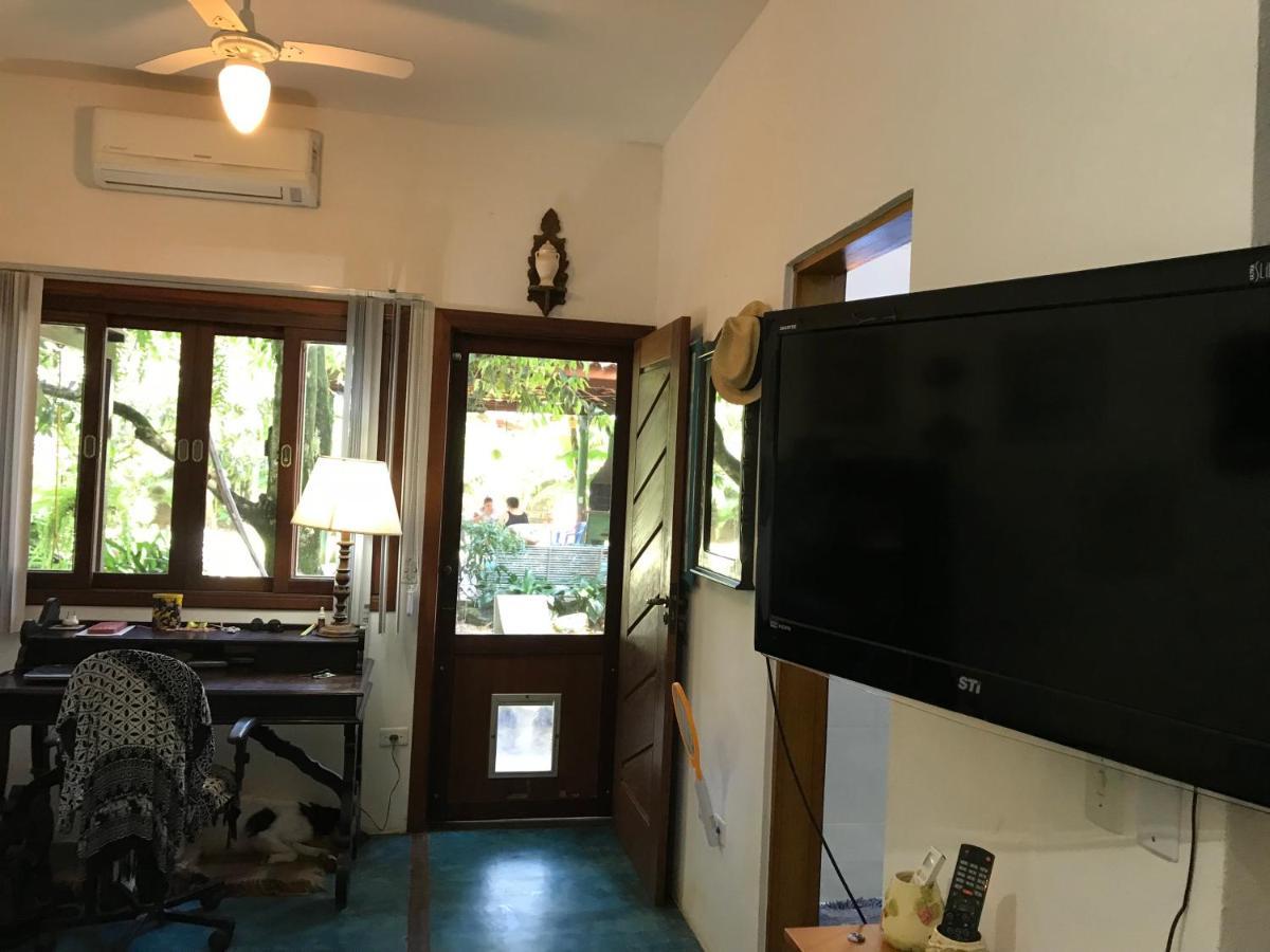 Com Ar + Frigobar+ Tv Sky Hospedagem domiciliar